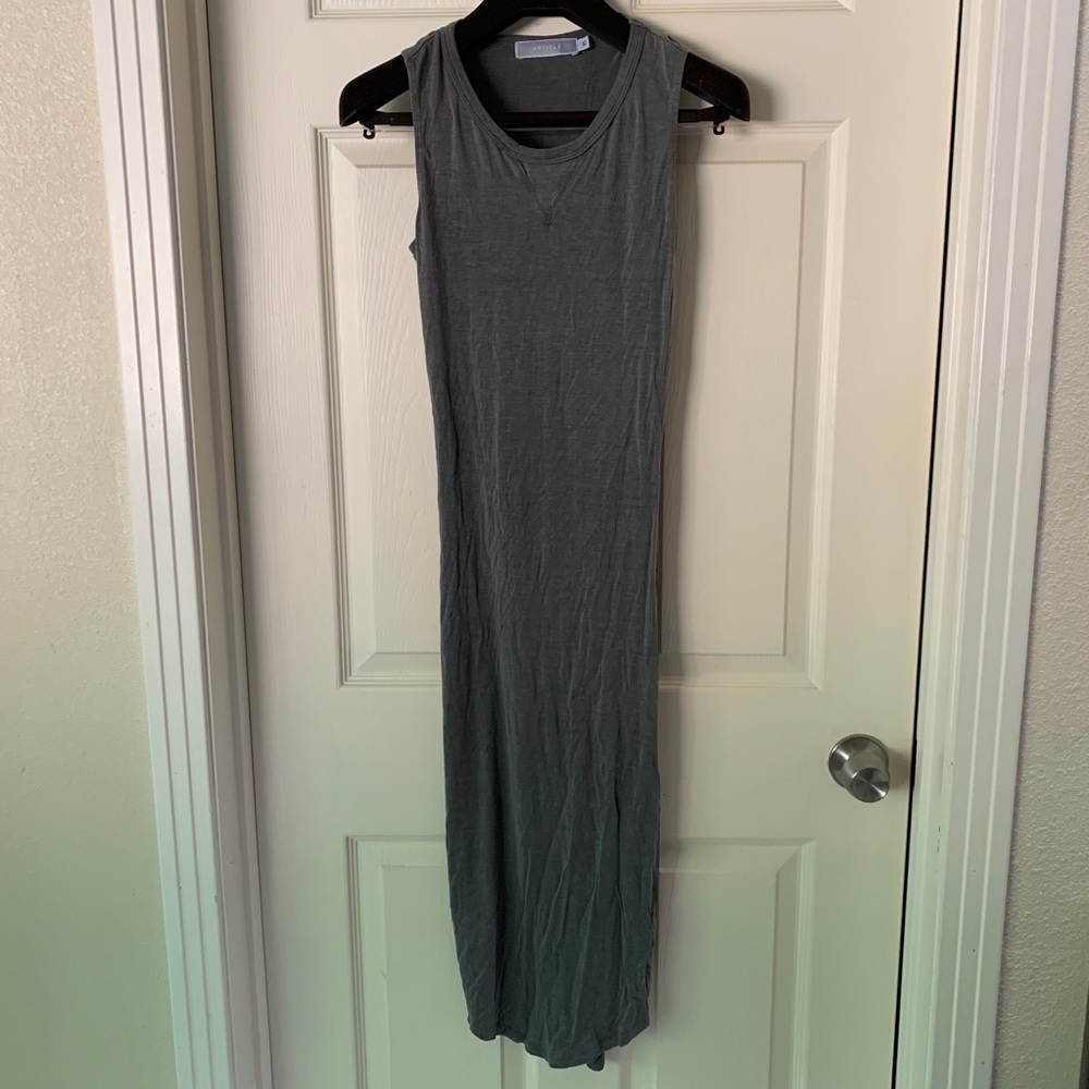 Article TWIST BACK RIBBED KNIT MIDI DRESS